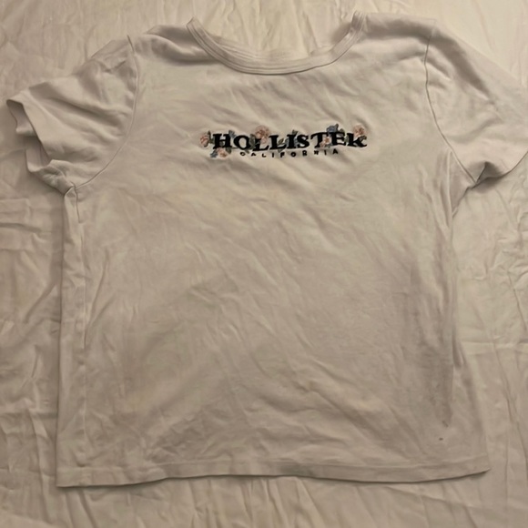 A Hollister t-shirt - Picture 1 of 1